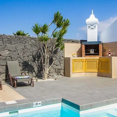 In Playa Blanca Sleeps 8 Includes Swimming Pool Air Con And Wifi Villa