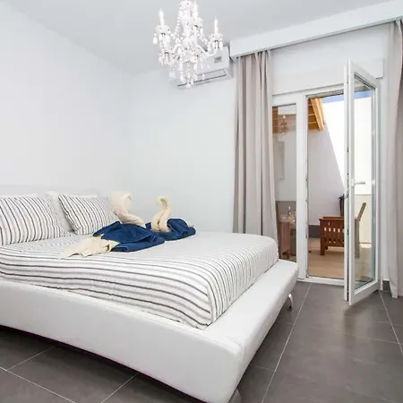 Villa In Playa Blanca Sleeps 8 Includes Swimming Pool Air Con And Wifi *