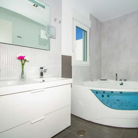In Playa Blanca Sleeps 8 Includes Swimming Pool Air Con And Wifi * Playa Blanca (Lanzarote)